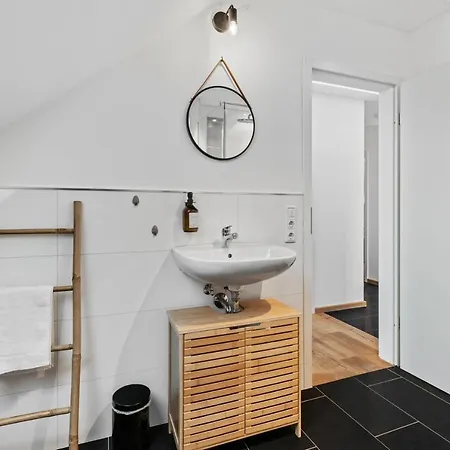 Casa Industrial: Design, Nespresso, Flughafennaehe Apartment *